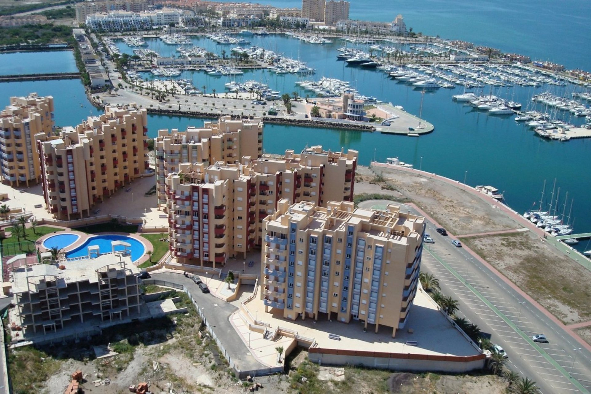 Nowy budynek - Apartment -
La Manga del Mar Menor - La Manga