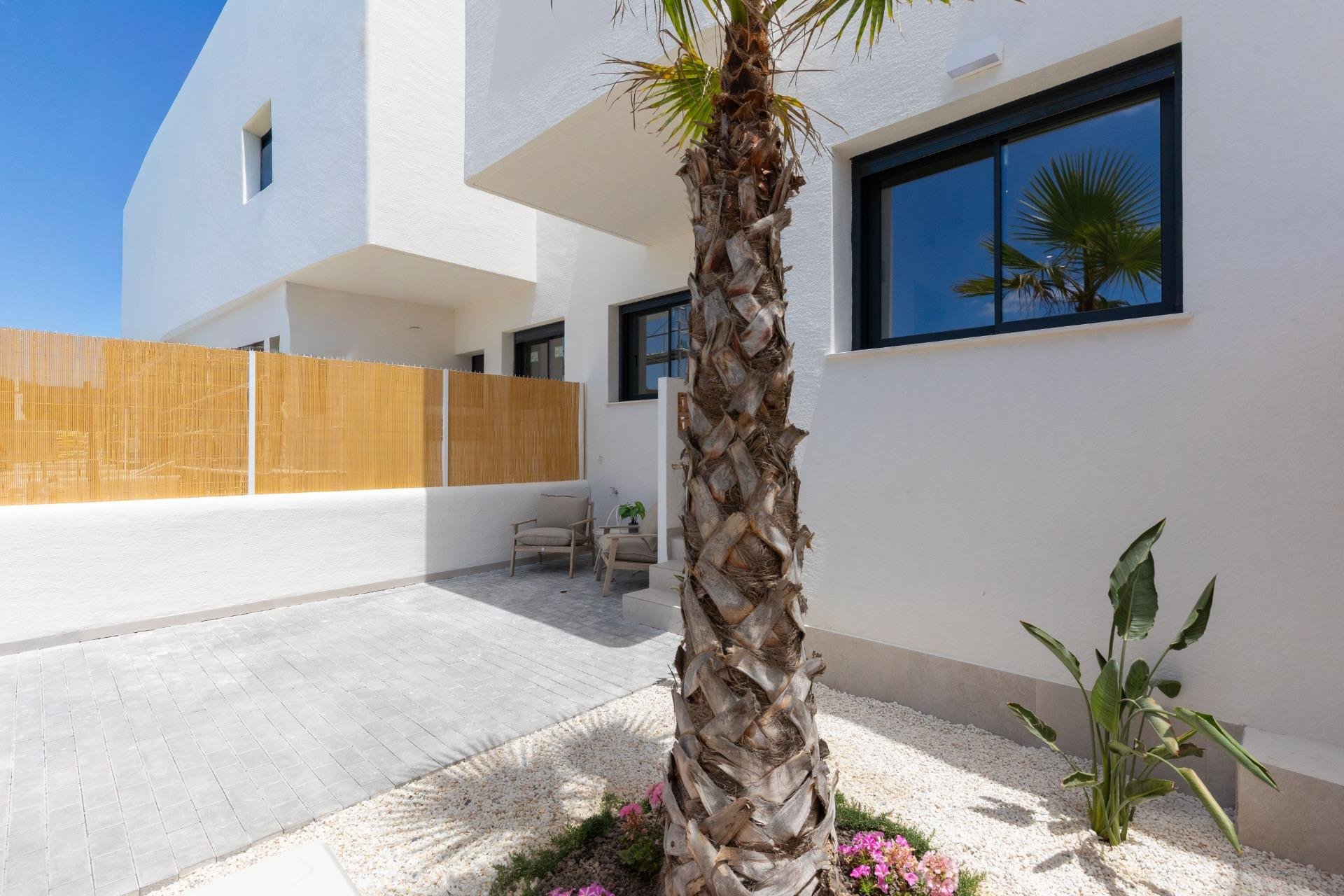 Nowy budynek - Bungalowy -
Dolores - Sector 3