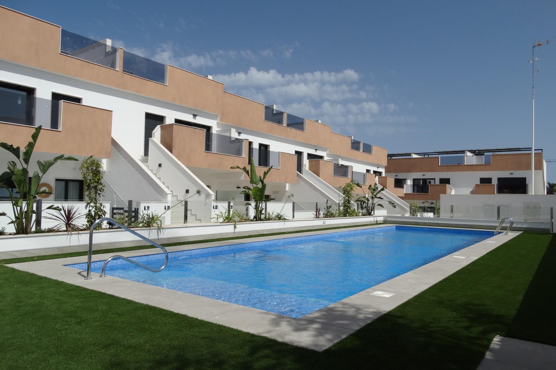 Nowy budynek - Bungalowy -
Pilar de la Horadada - pueblo