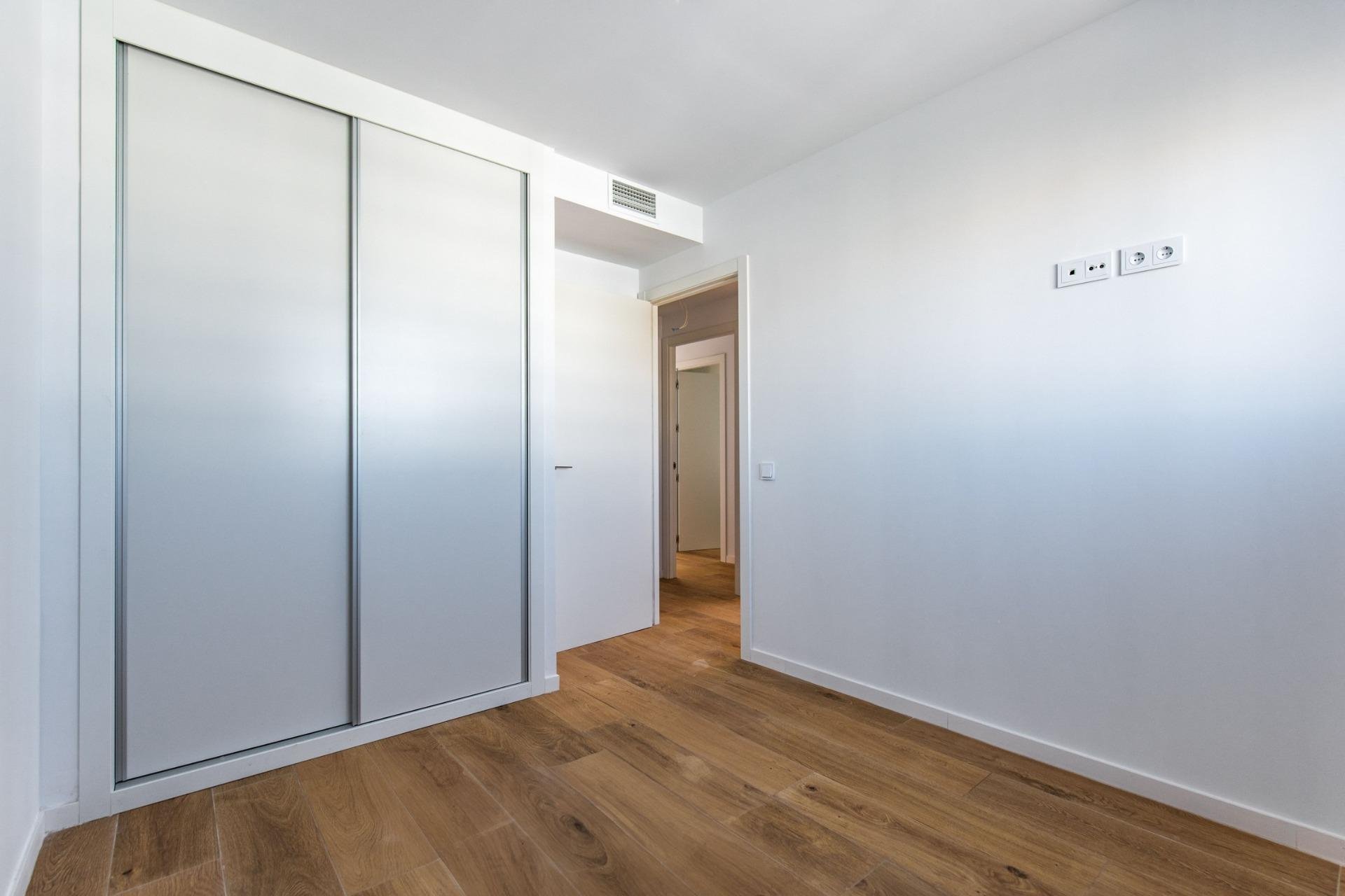 Nowy budynek - Daszek -
Alicante - Benalua