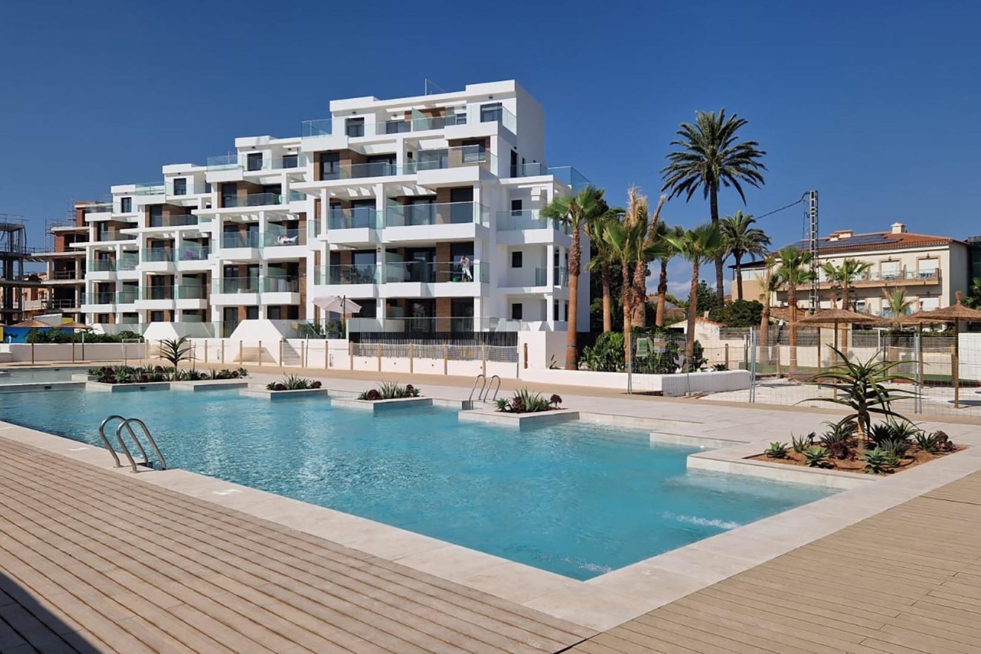 Nowy budynek - Daszek -
Denia - L´Estanyó (Marinas)