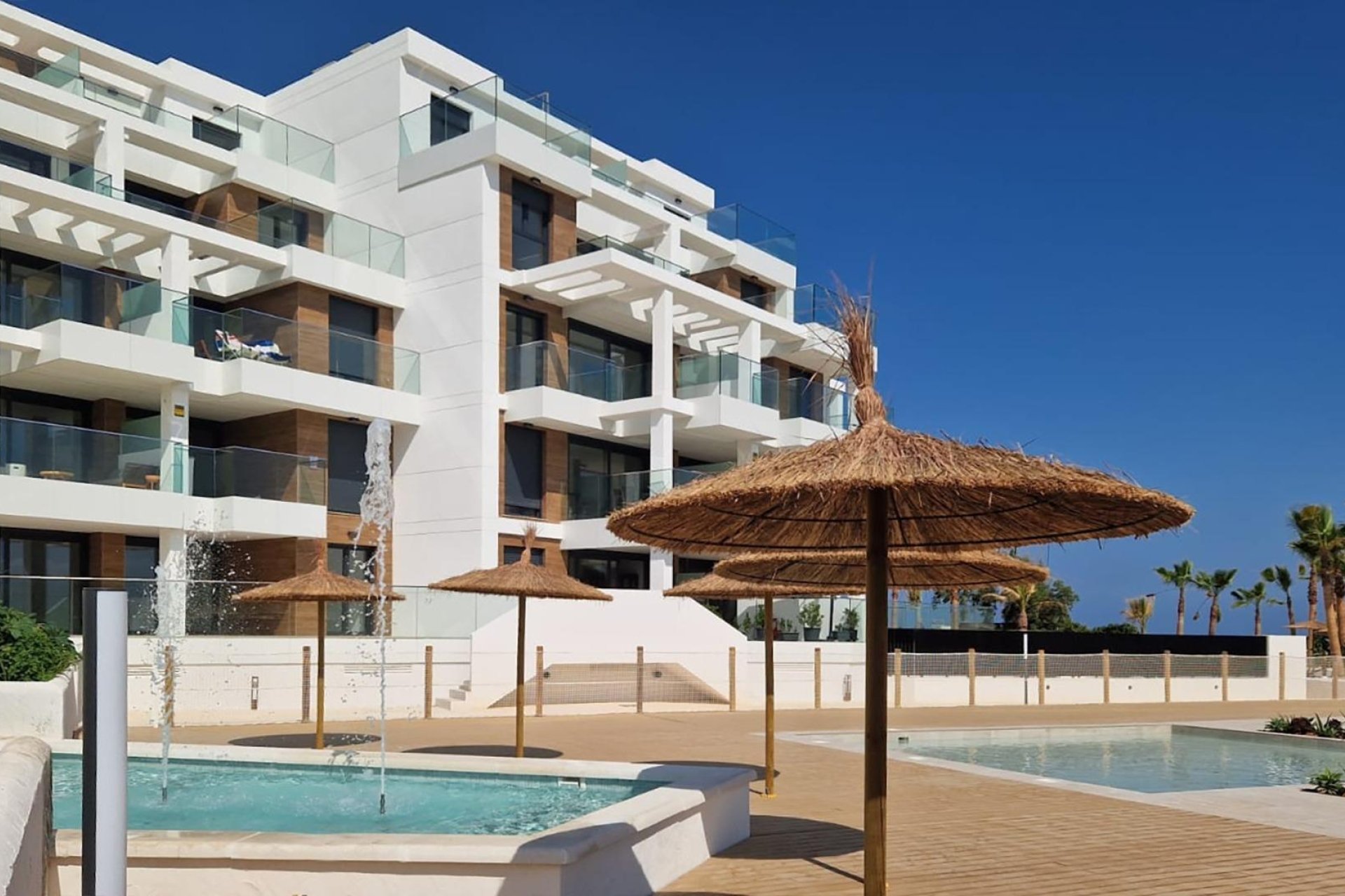 Nowy budynek - Daszek -
Denia - L´Estanyó (Marinas)