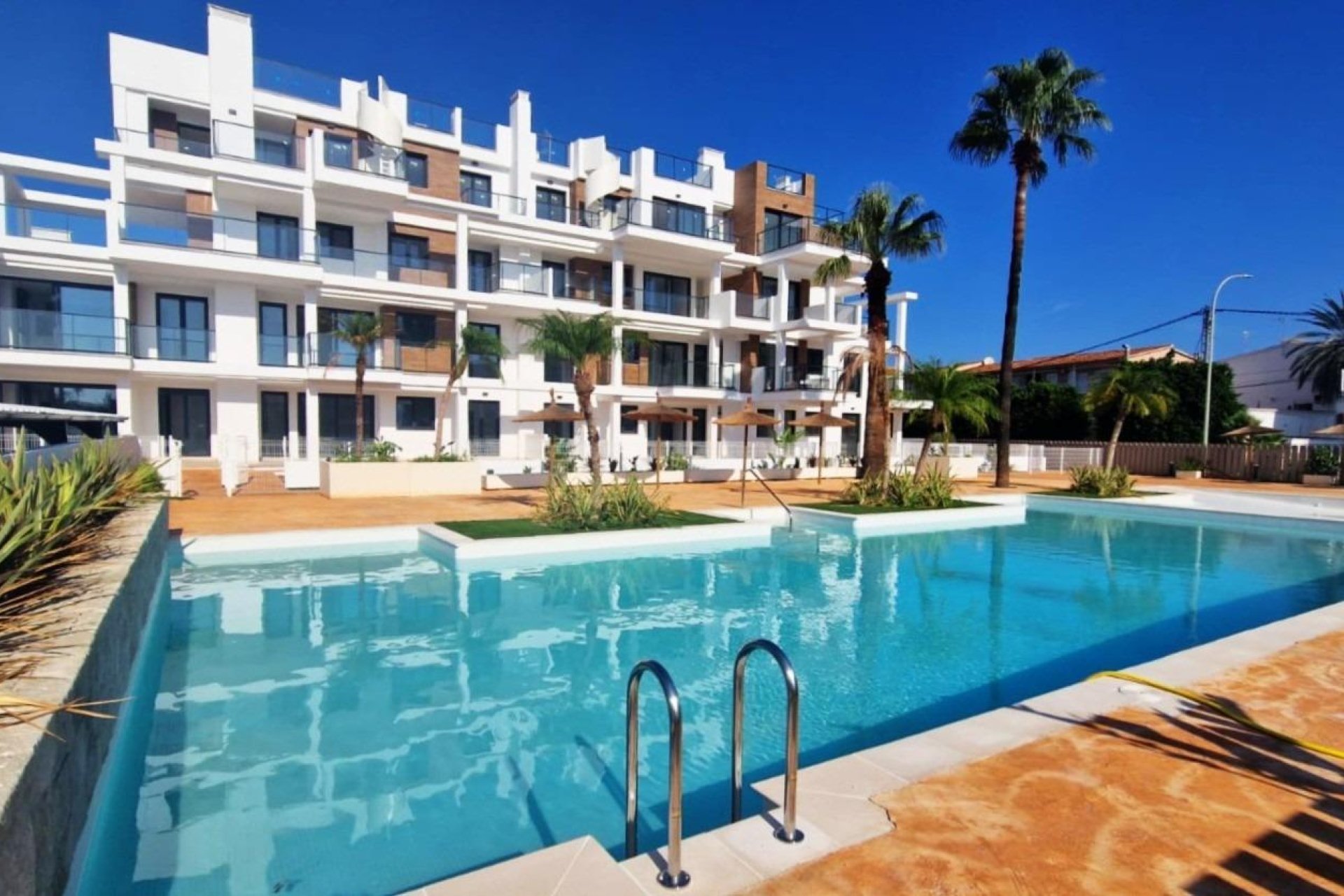 Nowy budynek - Daszek -
Denia - Las Marinas km 2.5