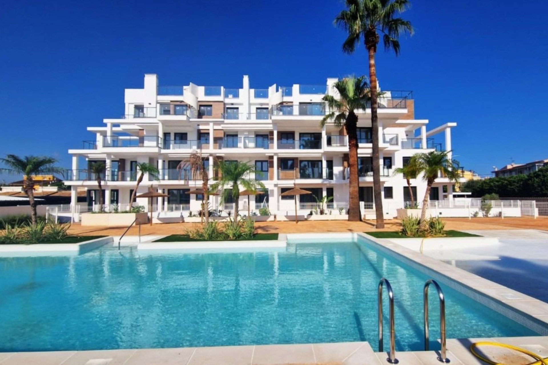 Nowy budynek - Daszek -
Denia - Las Marinas km 2.5