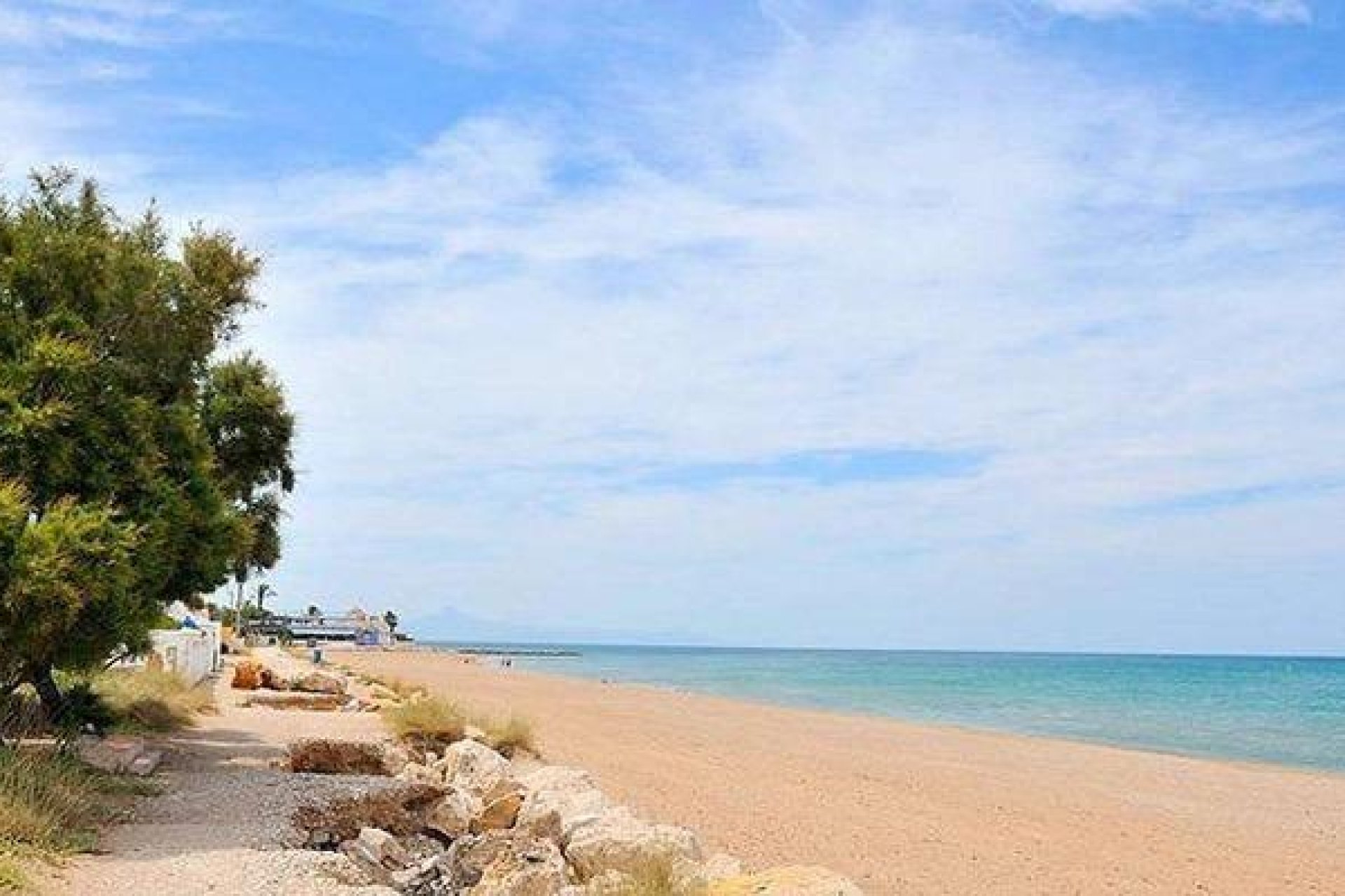 Nowy budynek - Daszek -
El Verger - Playa de La Almadraba