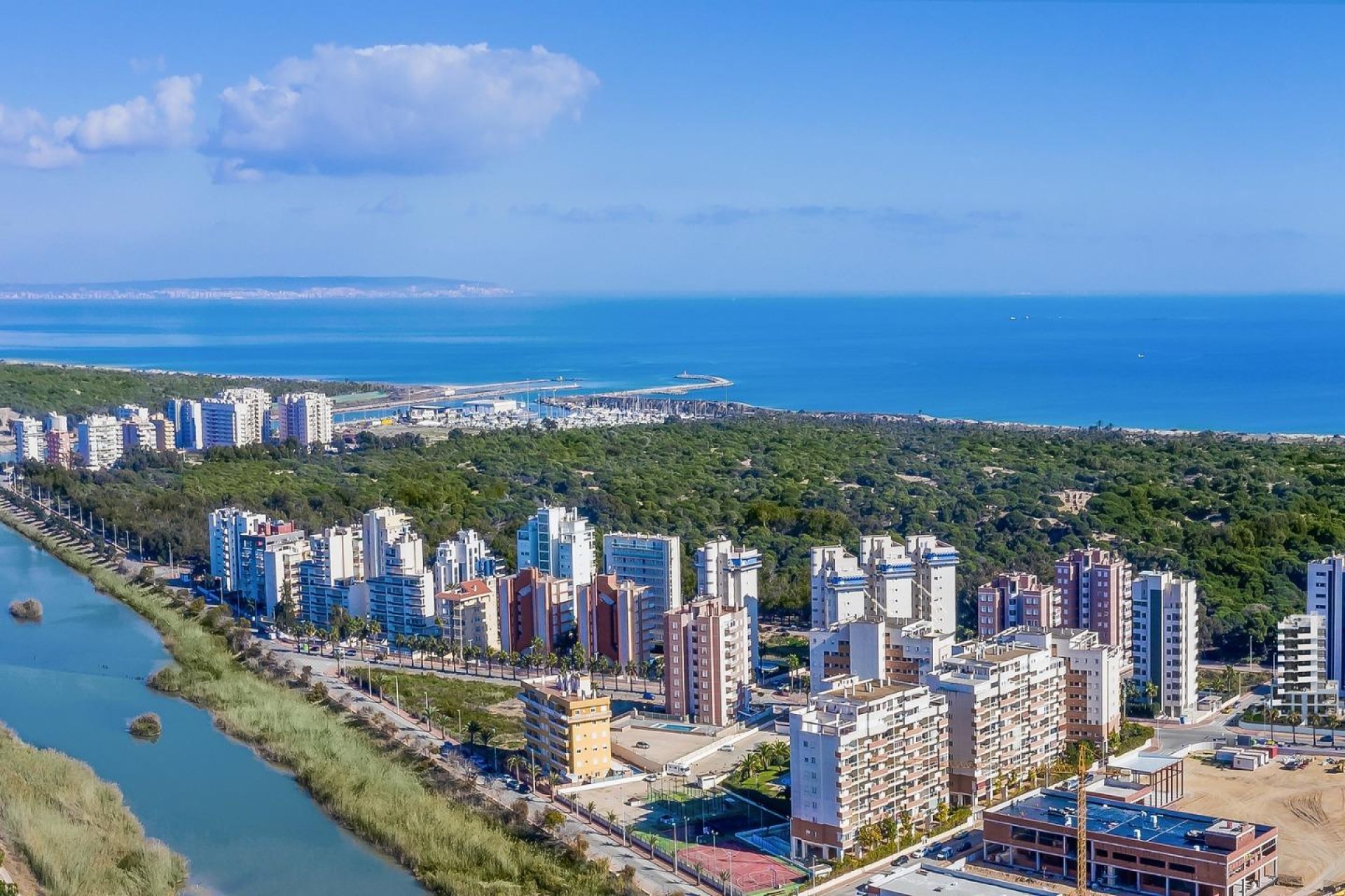 Nowy budynek - Daszek -
Guardamar del Segura - Avenida del Puerto