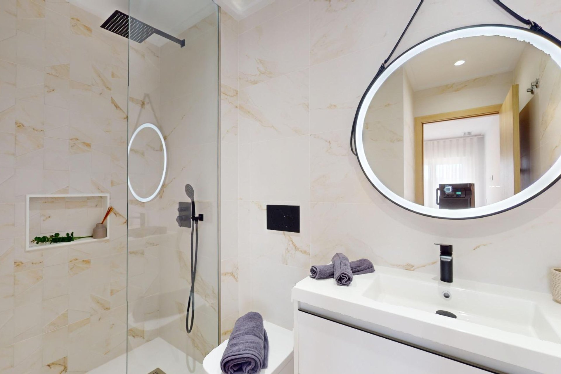 Nowy budynek - Daszek -
Guardamar del Segura - El Raso