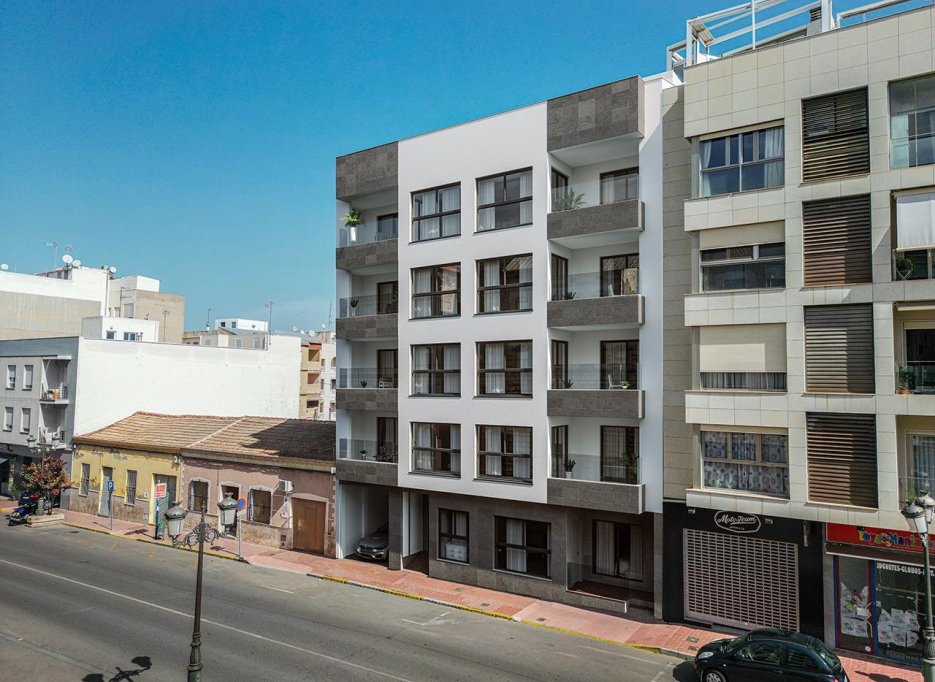 Nowy budynek - Daszek -
Guardamar del Segura - Pueblo