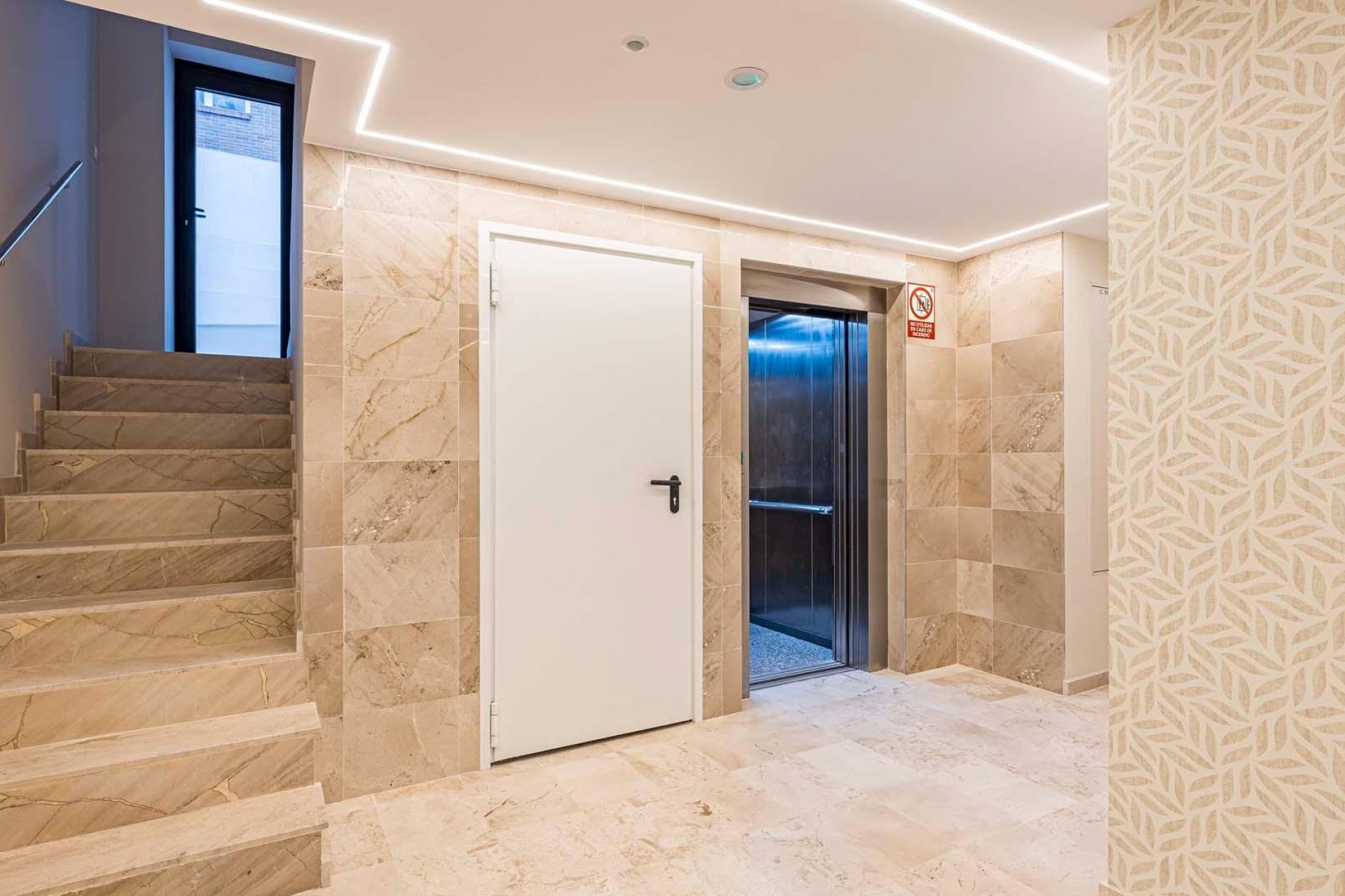 Nowy budynek - Daszek -
Murcia - Centro