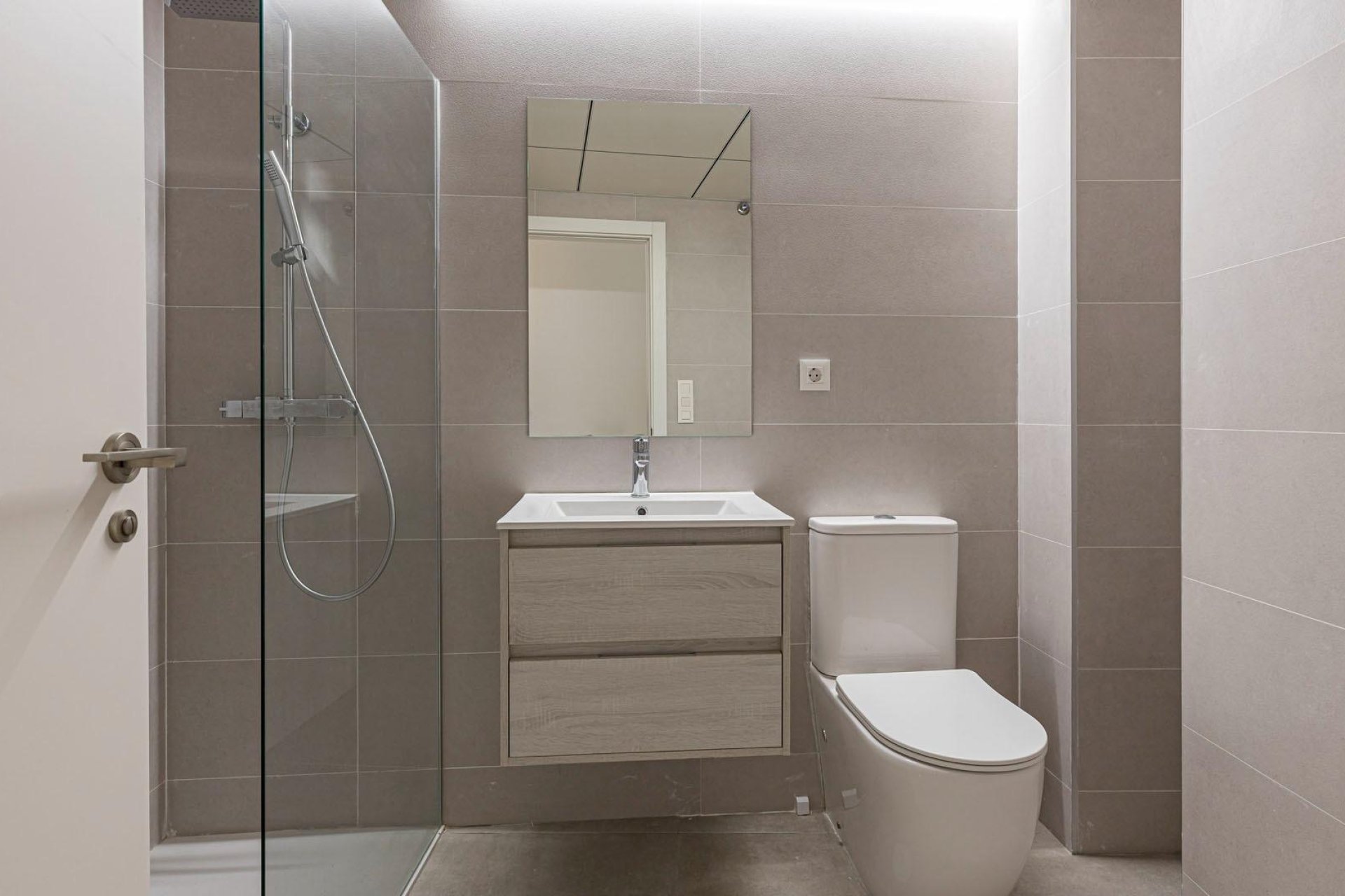 Nowy budynek - Daszek -
Murcia - Centro