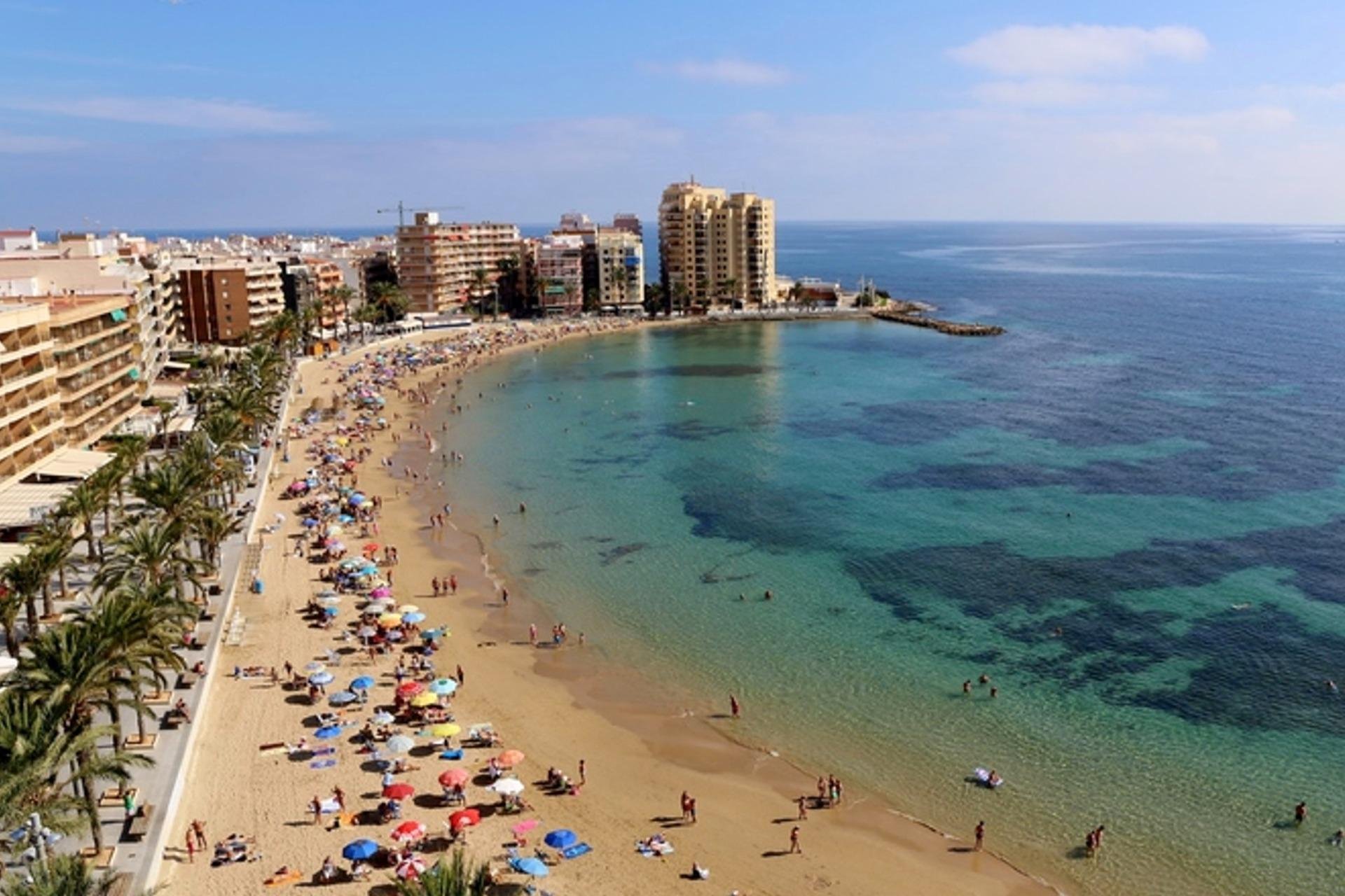 Nowy budynek - Daszek -
Torrevieja - Playa de El Cura