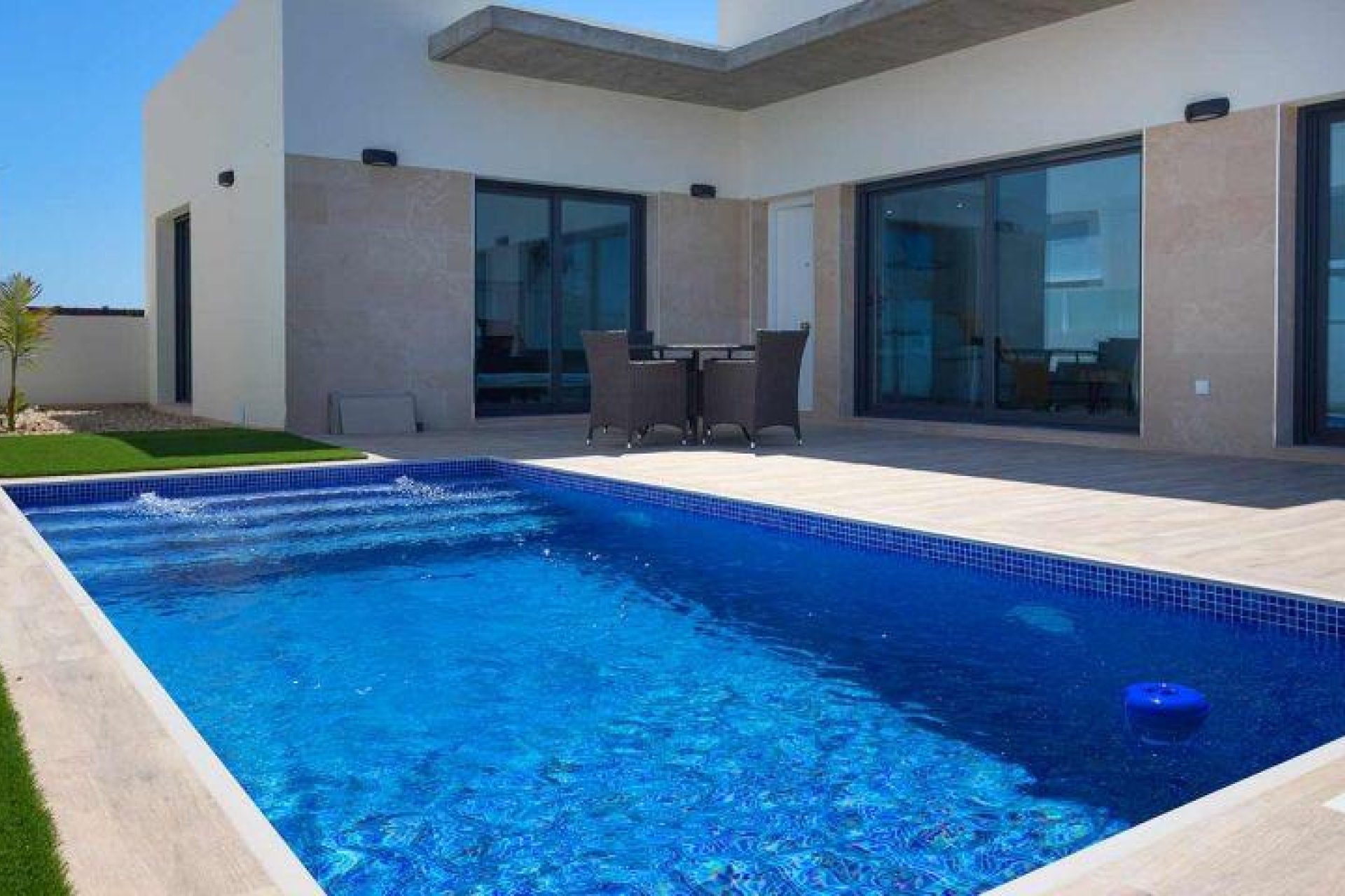 Nowy budynek - Quad House -
Daya Nueva - Centro