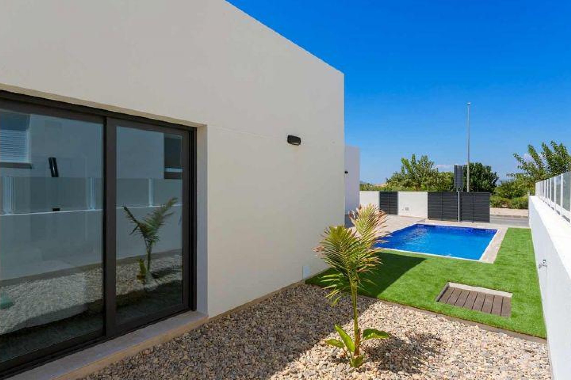 Nowy budynek - Quad House -
Daya Nueva - Centro