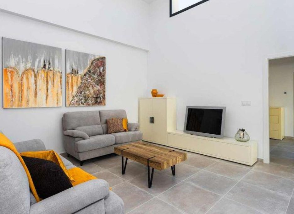 Nowy budynek - Quad House -
Daya Nueva - Centro