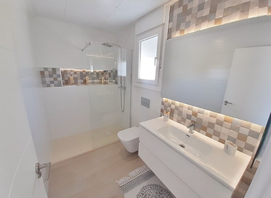 Nowy budynek - Town House -
Avileses