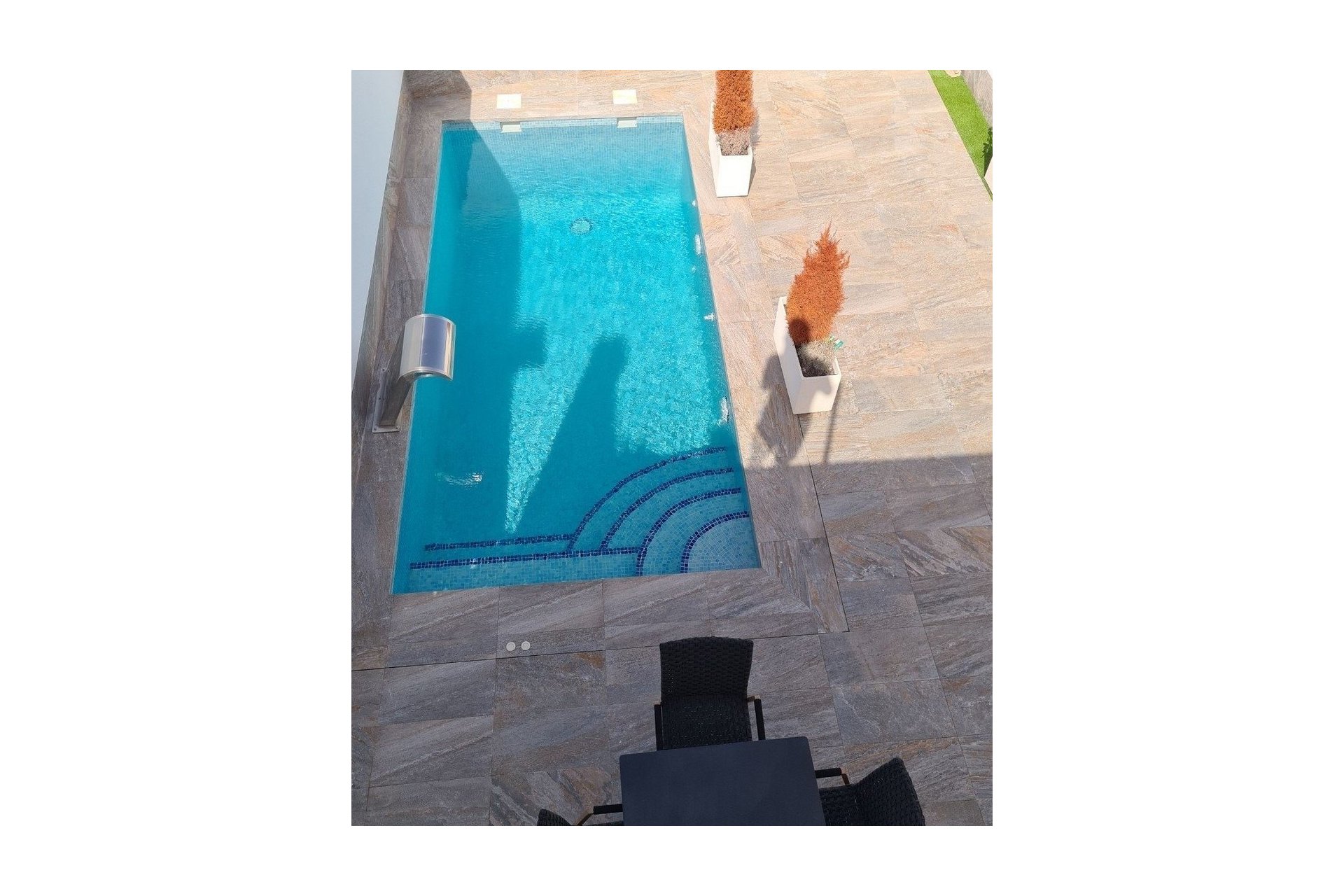 Nowy budynek - Town House -
Avileses