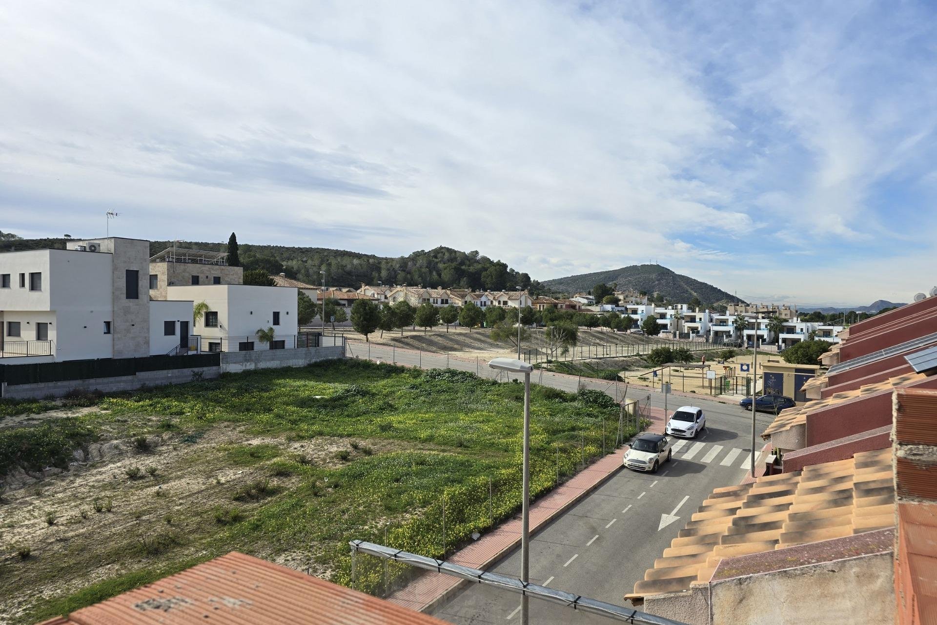 Nowy budynek - Town House -
Bigastro - pueblo