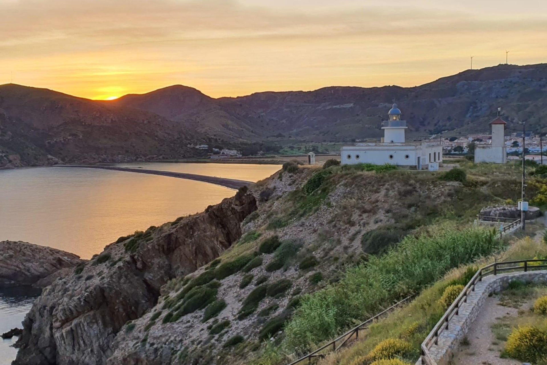 Nowy budynek - Town House -
La Union - centro