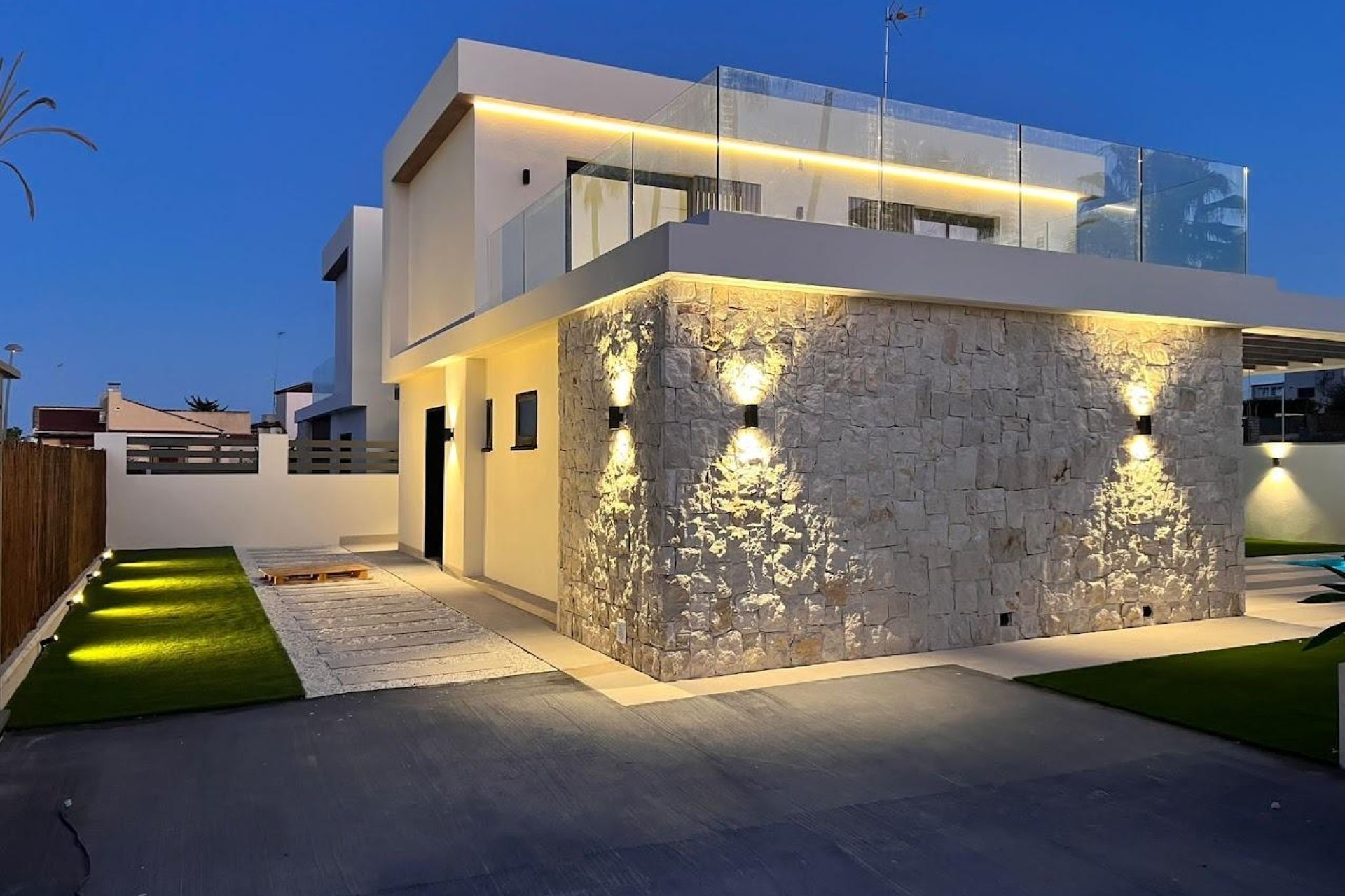 Nowy budynek - Town House -
Orihuela Costa - Montezenia