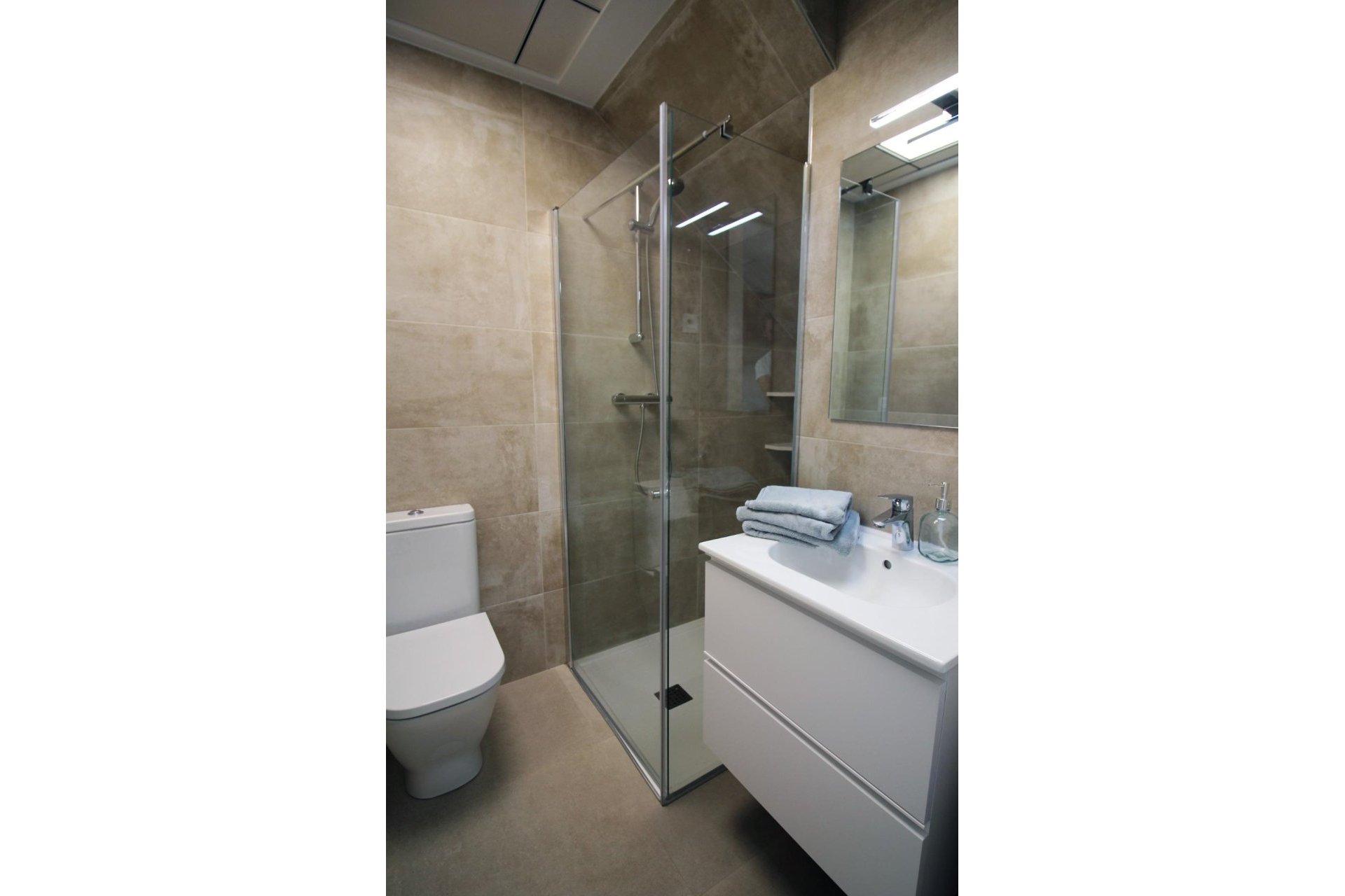 Nowy budynek - Town House -
Pilar de la Horadada - parque Andromeda