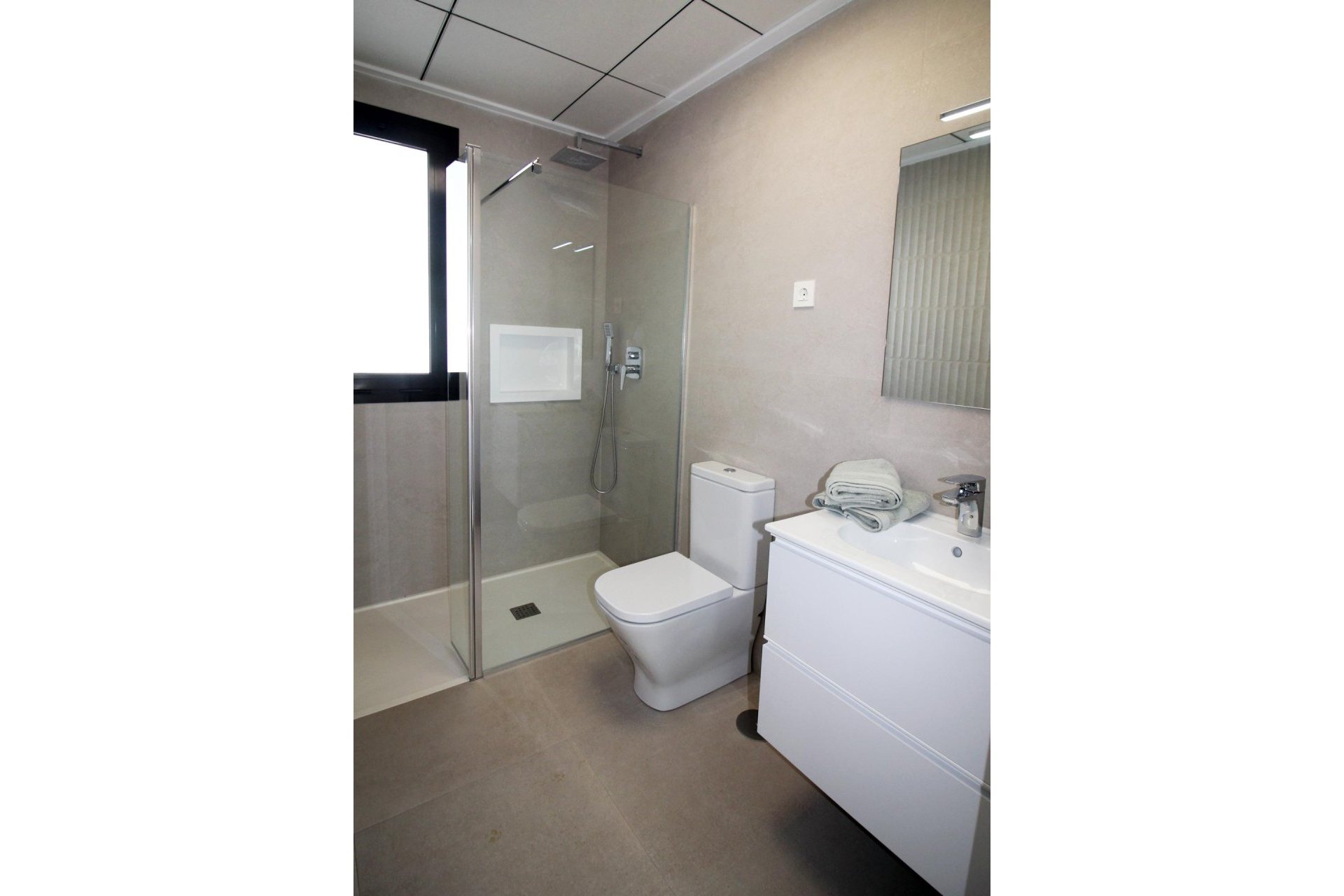 Nowy budynek - Town House -
Pilar de la Horadada - parque Andromeda