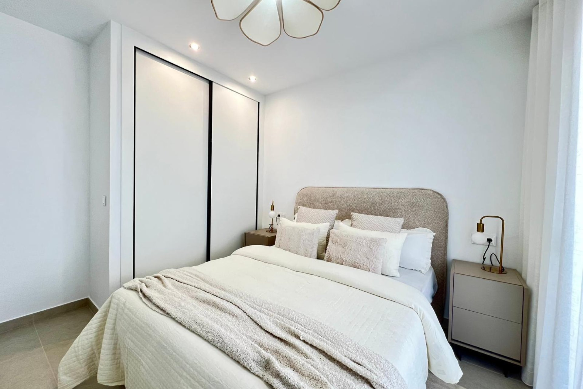 Nowy budynek - Villa -
Benferri - Benfis Park