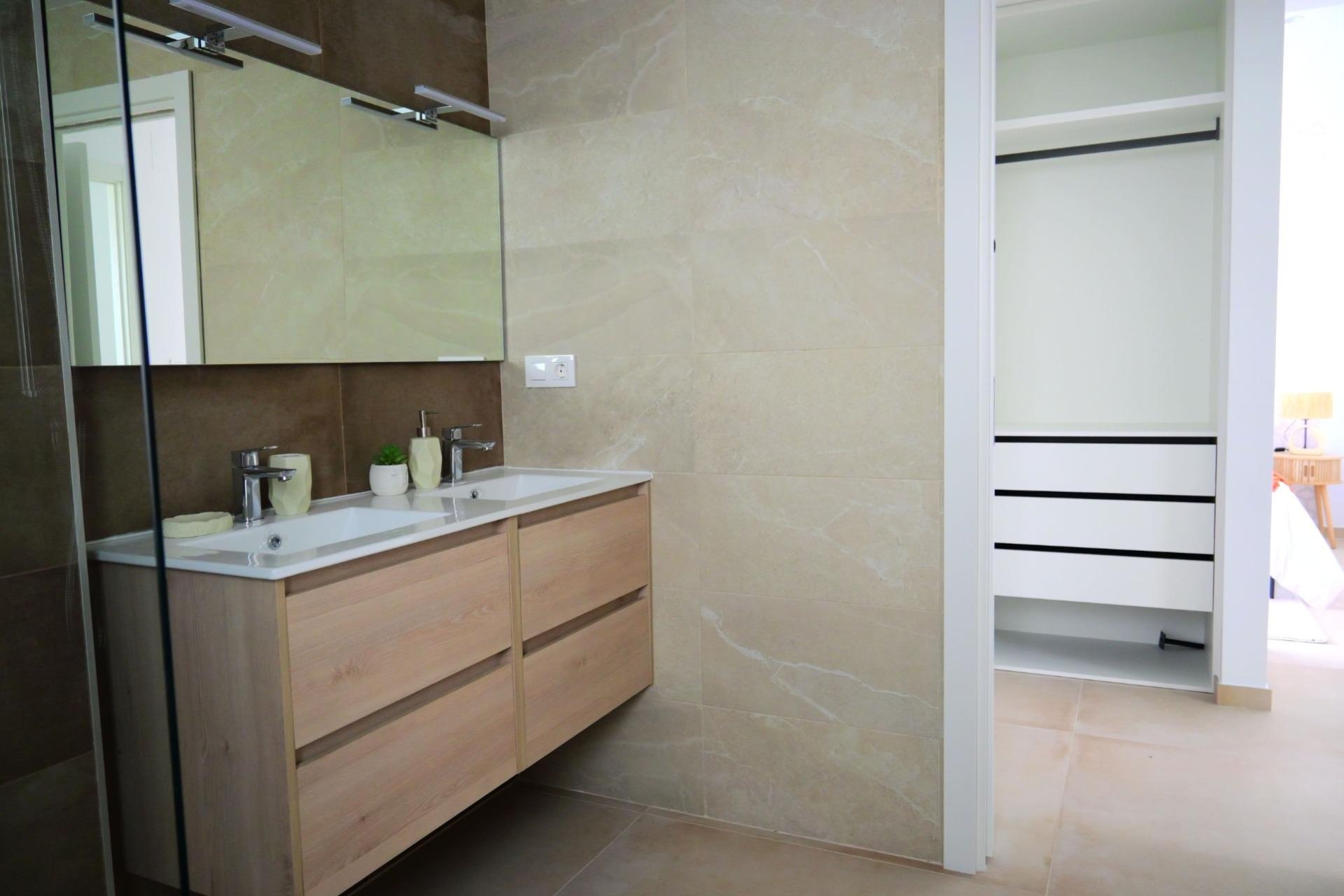 Nowy budynek - Villa -
Dolores - polideportivo