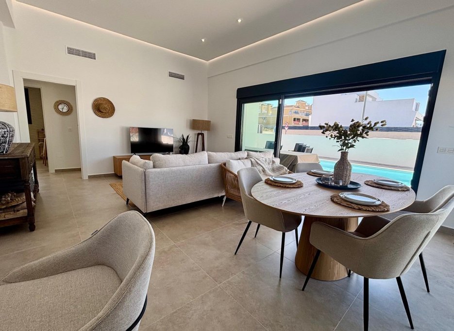 Nowy budynek - Villa -
Rafal - polideportivo