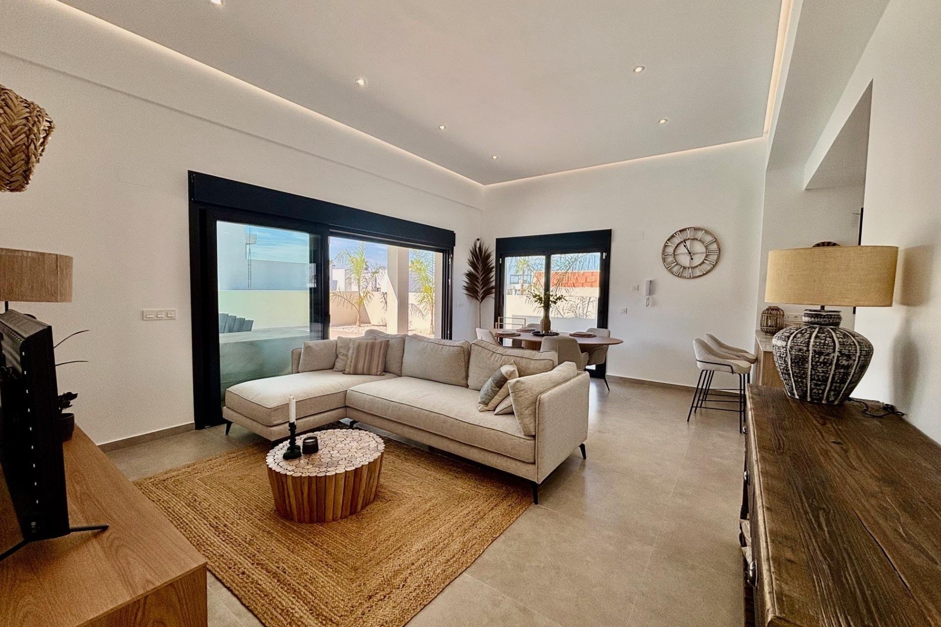 Nowy budynek - Villa -
Rafal - polideportivo