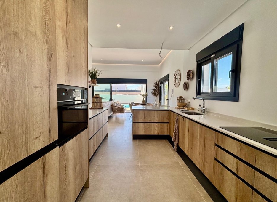 Nowy budynek - Villa -
Rafal - polideportivo