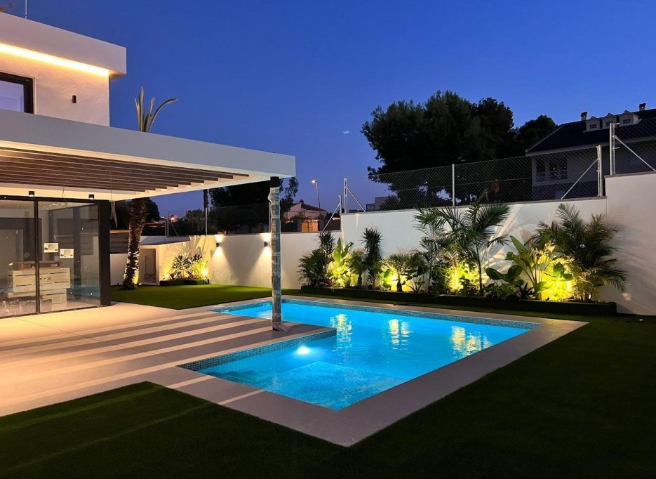 Obra nueva - Town House -
Orihuela Costa - Montezenia