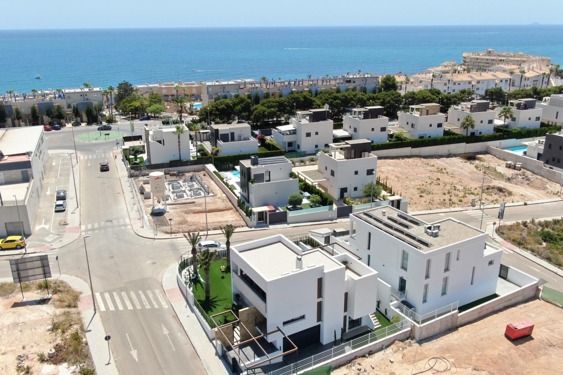 Obra nueva - Villa -
Orihuela Costa - Campoamor