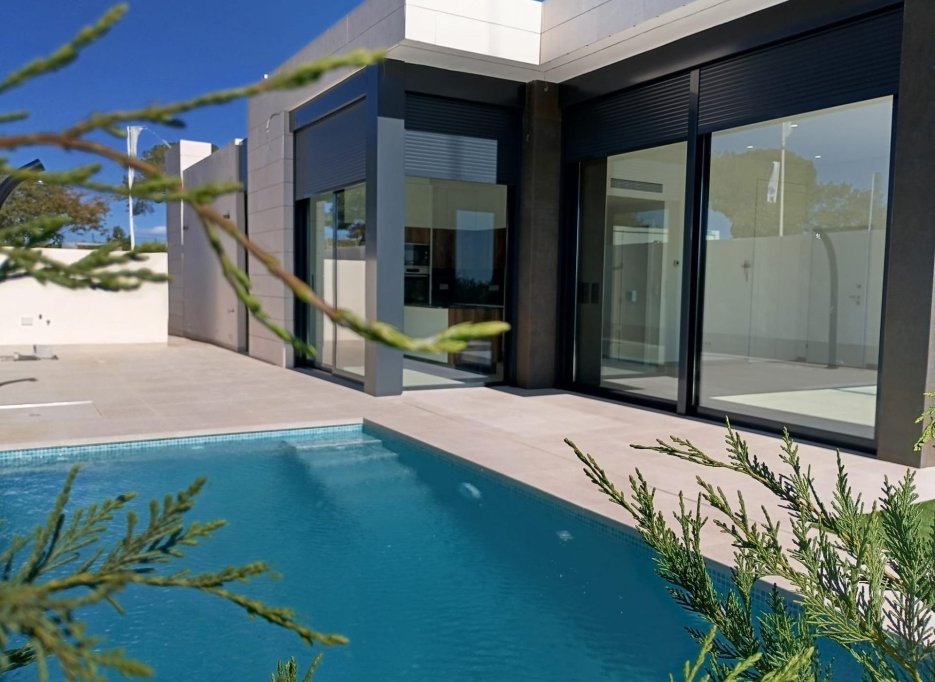 Obra nueva - Villa -
Pilar de la Horadada - Roda Golf